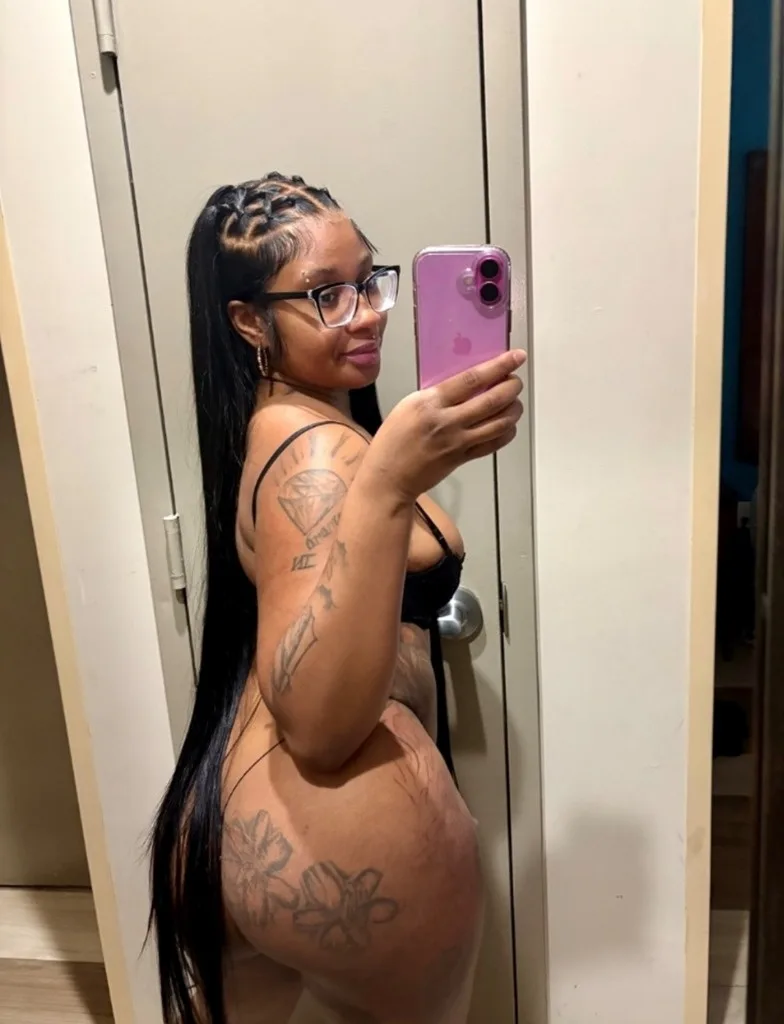 Petite BOMBSHELLIf you're looking. for a Tight pussyReady to please you. Work 24/7.🥰 - Photo 6 | Escort in Oakland