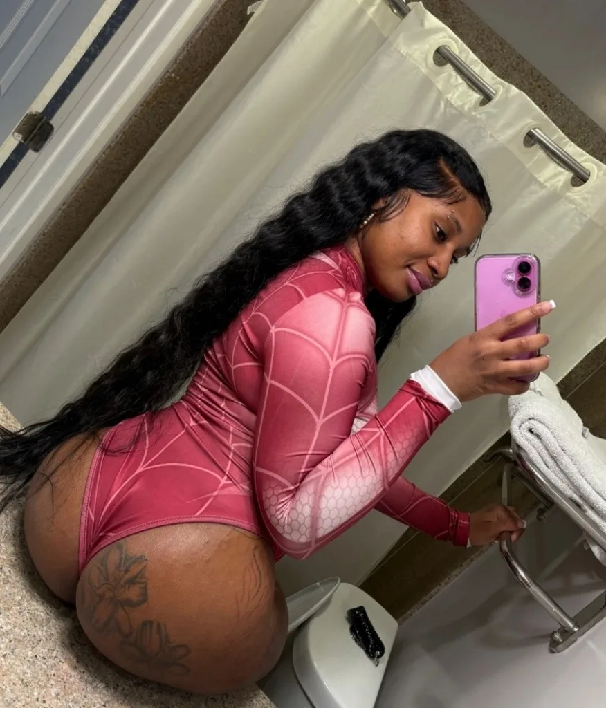 Petite BOMBSHELLIf you're looking. for a Tight pussyReady to please you. Work 24/7.🥰 - Photo 1 | Escort in Oakland
