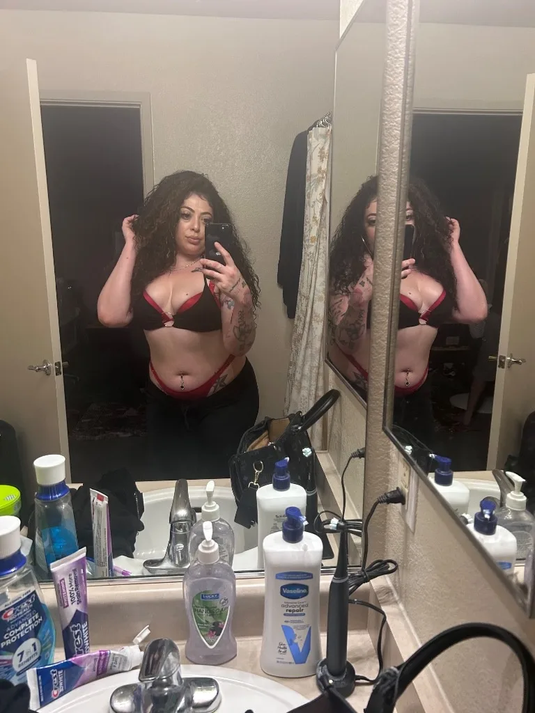 FaceTime shows available start booking appointments now !!! iincall , outcall (maybe) but incall for sure 🥰 also looking for more customers i have tree also - Photo 9 | Escort in Sacramento
