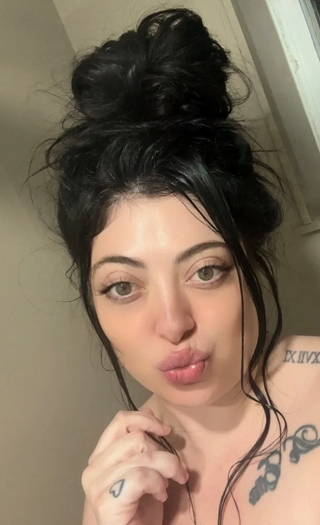 FaceTime shows available start booking appointments now !!! iincall , outcall (maybe) but incall for sure 🥰 also looking for more customers i have tree also - Photo 5 | Escort in Sacramento