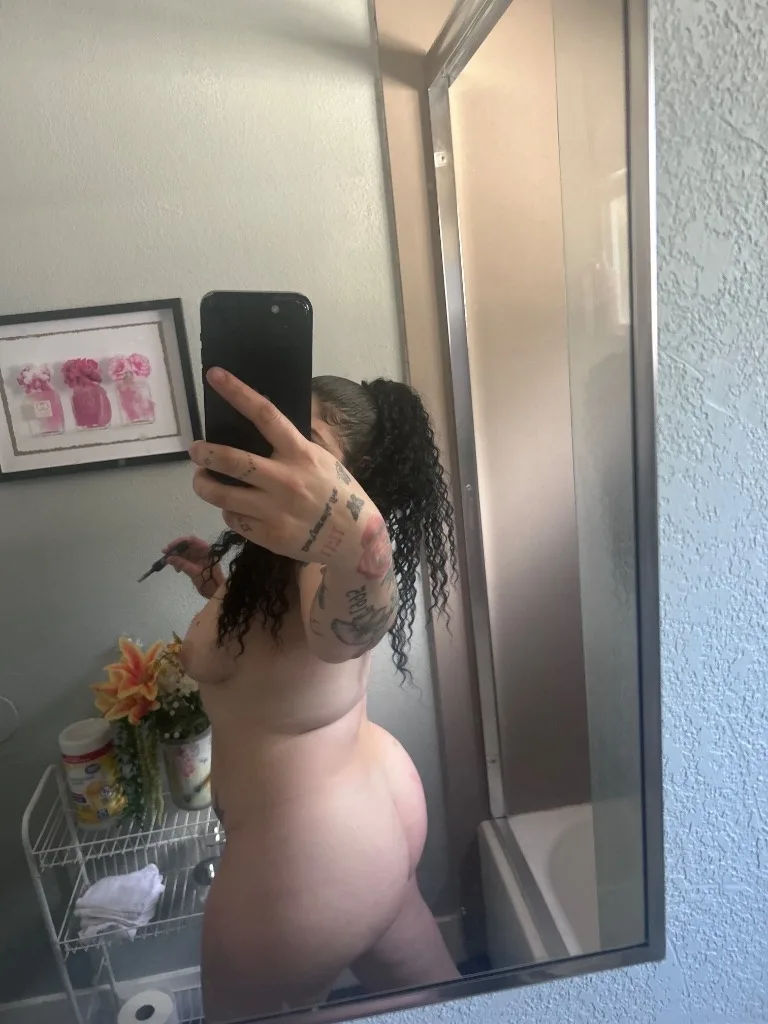FaceTime shows available start booking appointments now !!! iincall , outcall (maybe) but incall for sure 🥰 also looking for more customers i have tree also - Photo 3 | Escort in Sacramento