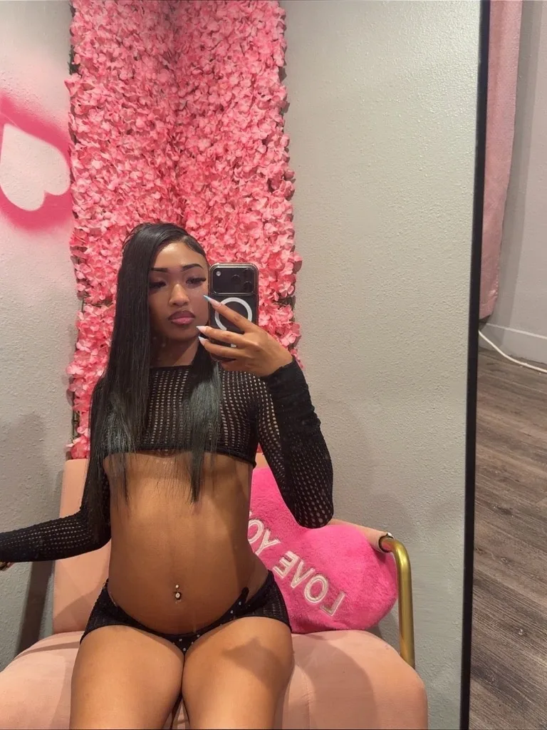 Available Now 🫶Come see me 🥰 - Photo 2 | Escort in Los Angeles