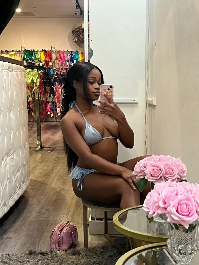 I’M SO HORNY, hmu text for a fast reply. Outcall / QV / Car fun / etc Cum pound this fat pussy - Photo 3 | Escort in Hotel