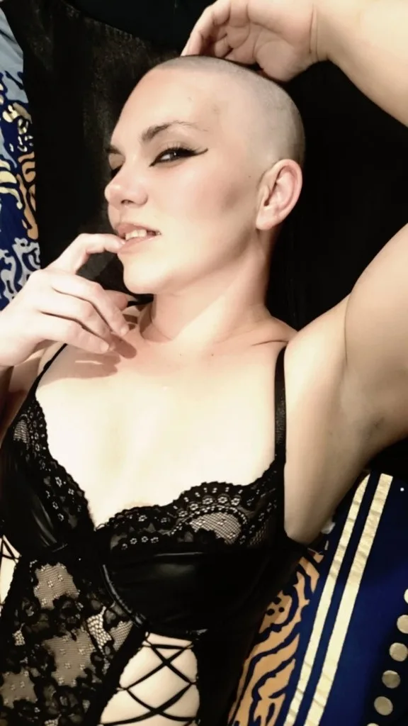 FRANKIE LOVE BUBBLE BUTT WITH A SPLIT TONGUE READY TO ROCK YOUR WORLD - Photo 8 | Escort in San pedro