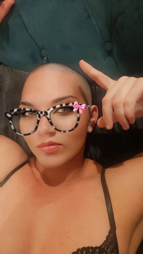 FRANKIE LOVE BUBBLE BUTT WITH A SPLIT TONGUE READY TO ROCK YOUR WORLD - Photo 9 | Escort in San pedro