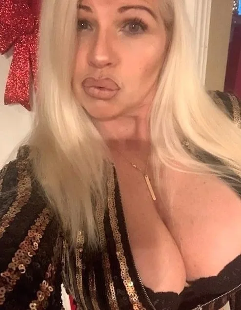 I am Hot 42 year Sexy Mom & Independent .I do all VIP Service• Real DiscreetAvailable 24/7 - Photo 5 | Escort in WhatsApp -- 645 208 3 221