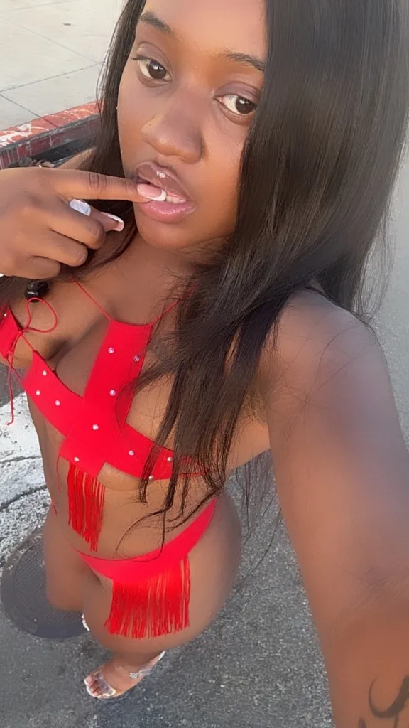 (AVAILABLE NOW) 🤩4'11 funsize 🤤 freak *cardates*outcalls Available Don't Miss Out 🍯