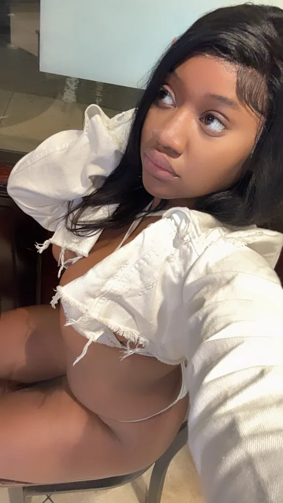 (AVAILABLE NOW) 🤩4'11 funsize 🤤 freak *cardates*outcalls Available Don't Miss Out - Photo 4 | Escort in All surrounding areas