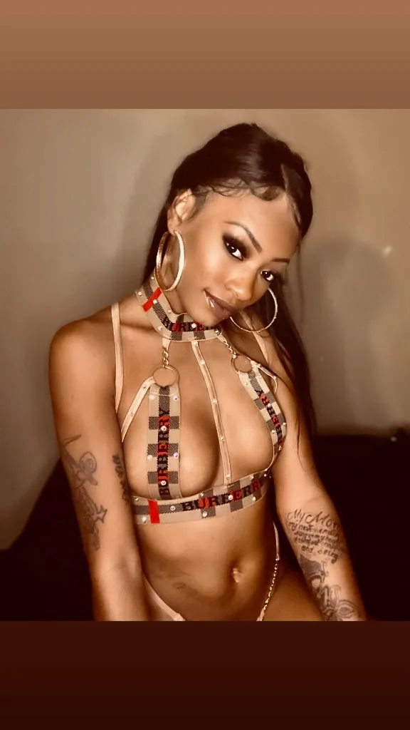 Try something classy🥂 - Photo 2 | Escort in OUTCALLS ONLY (Everywhere)