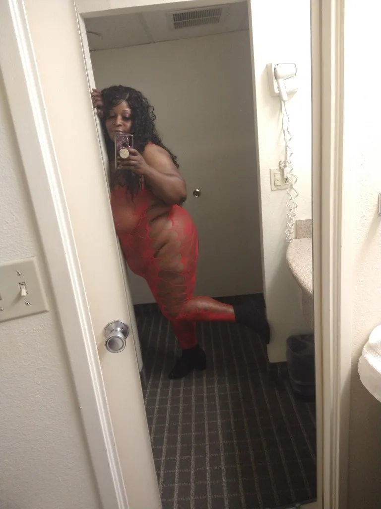 IN&OUTSatisfaction Guaranteed I'm beyond Amazing - Photo 5 | Escort in Oakland