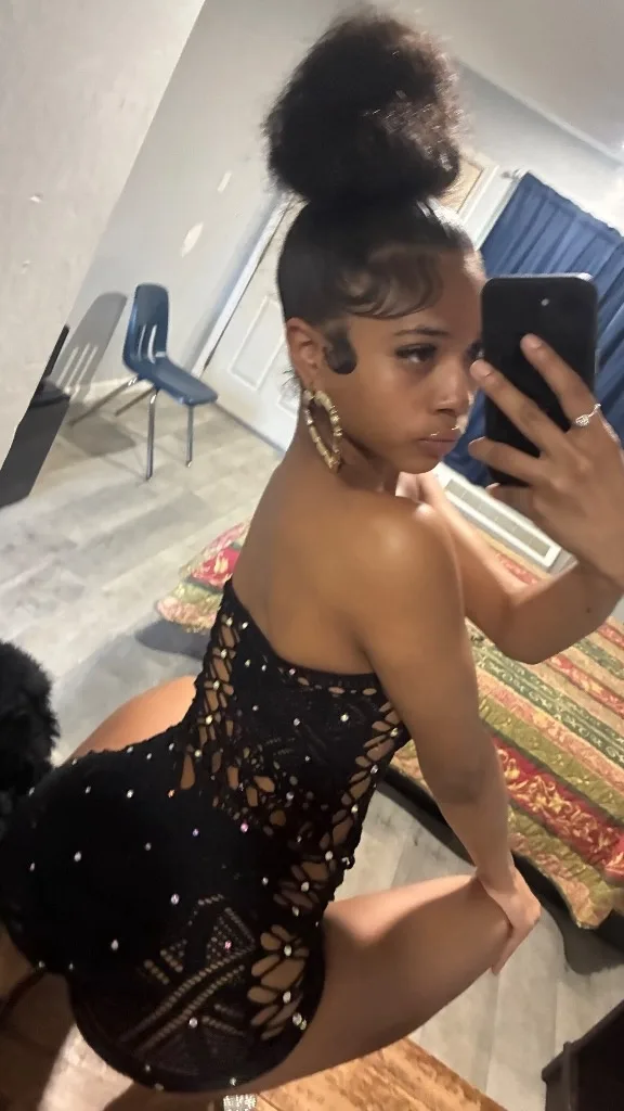 Sexy Petite Blasian - Photo 2 | Escort in Stockton
