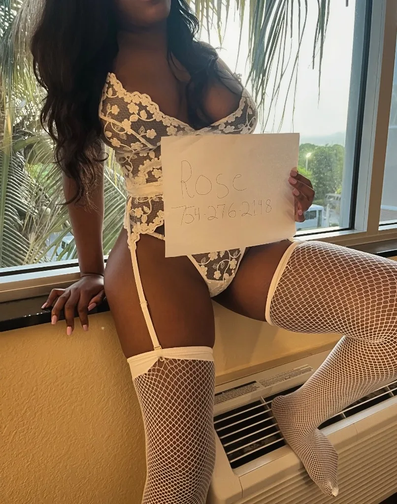 5'2 petite treat - Photo 2 | Escort in Dania Beach