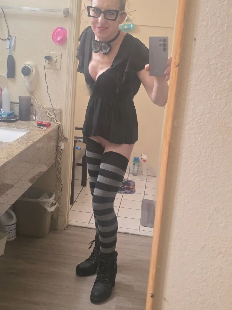 sexy slutty 3 hole slut of the south for you! - Photo 3 | Escort in -9046.48.3 699 Bowden rd university blvd