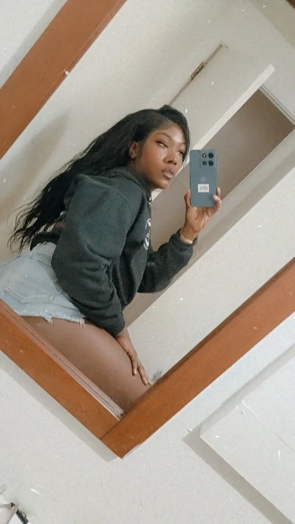 Outcall and Carplay (your car ) Available All day - Photo 1 | Escort in Outcall