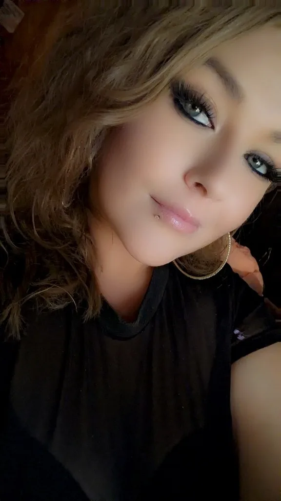 Pretty enough to tempt youSmart enough to leave somethingsss to the imagination** serious inquiries only** I am willing to verify** soooo wya - Photo 3 | Escort in Hyde park
