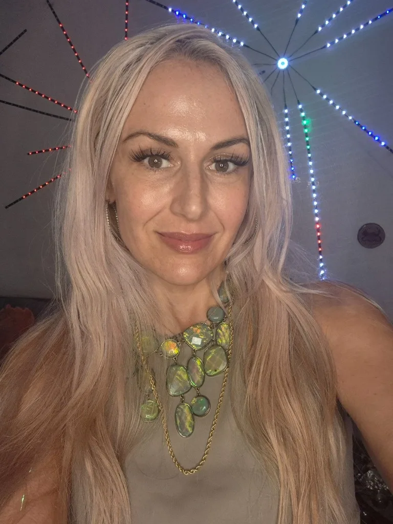 PSA I don't need friends and I'm not looking for a boyfriend or to spend time with anyone for freeI’ll bring the sweetness, the sass, and my favorite attitude: eager to please. - Photo 7 | Escort in Downtown St. Petersburg