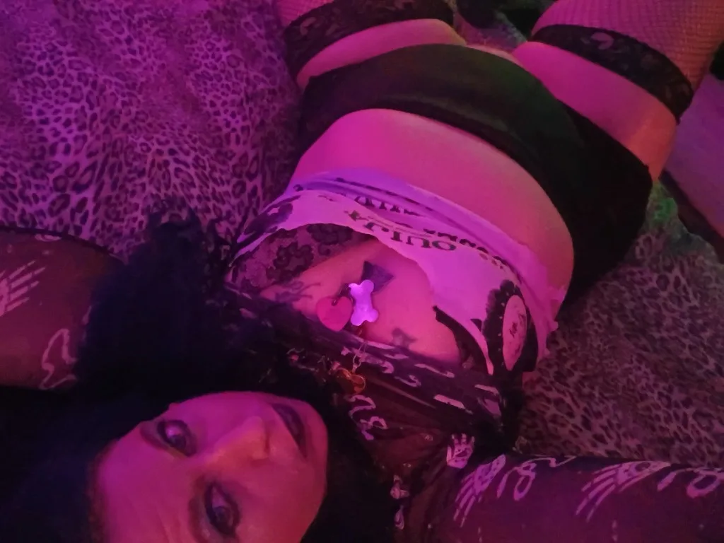come party with two goth chicks two girls special - Photo 7 | Escort in International speedway blvd