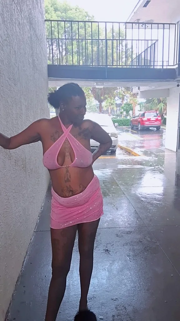 I'M AVAILABLE FOR YOU TOO CATCH ONE BEFORE WORK - Photo 5 | Escort in Lantana Road