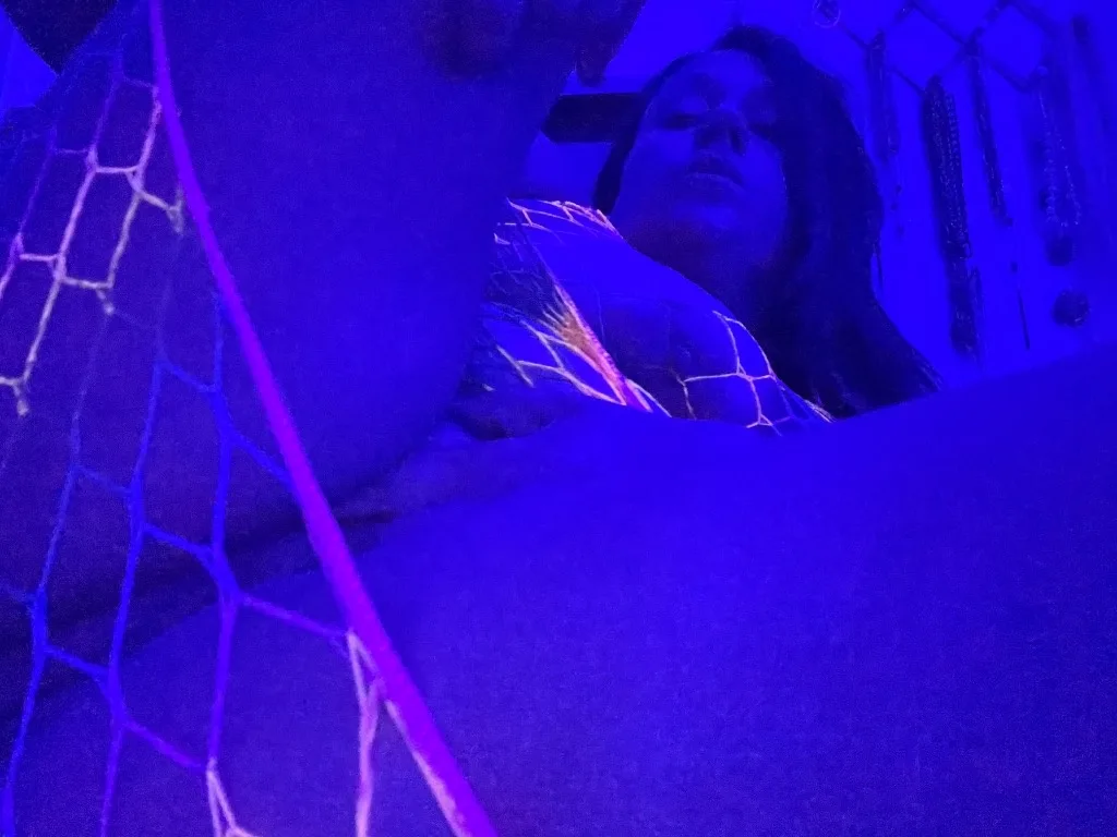 Like warm, smooth honey in human form 🍯