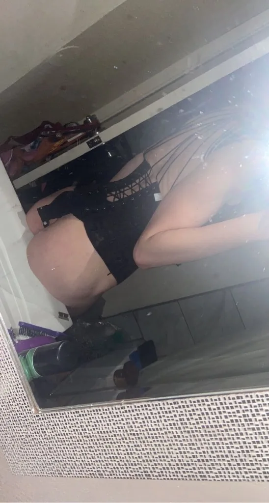 hosting in gardena plesse help me im not doing good - Photo 4 | Escort in Gardena