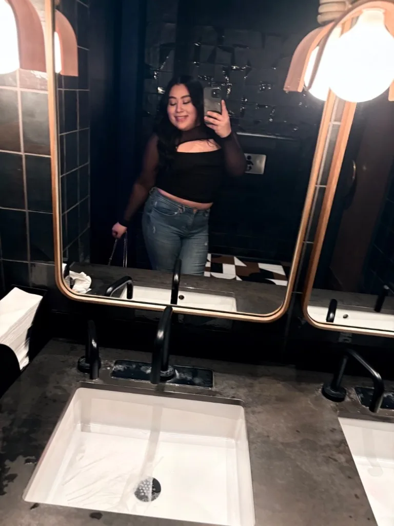 so pretty short, curvy old page got hacked message me if you want to have an amazing experience - Photo 2 | Escort in Fresno