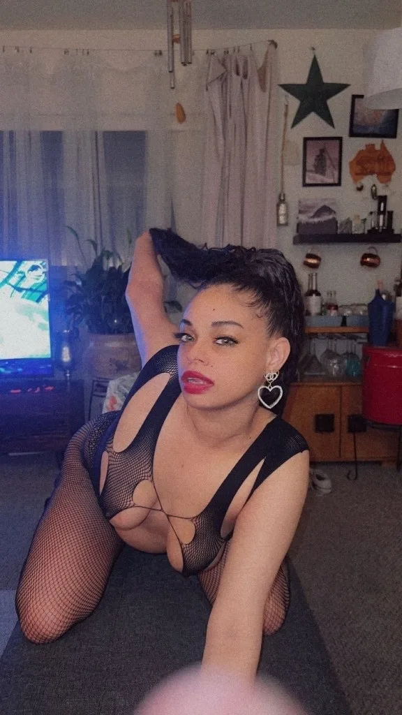 Sloppy Toppy - Photo 2 | Escort in Hollywood