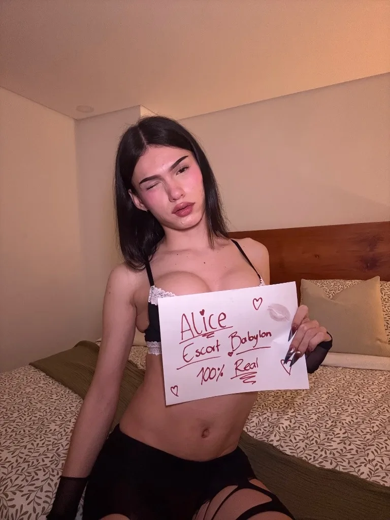 😈🔥 Petite Trans Bombshell Looking for a Real Fuck Buddy TONIGHT 🔥😈