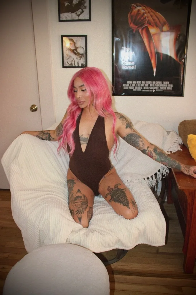 Smooth Slim Tatted Latina - Photo 4 | Escort in Tower District