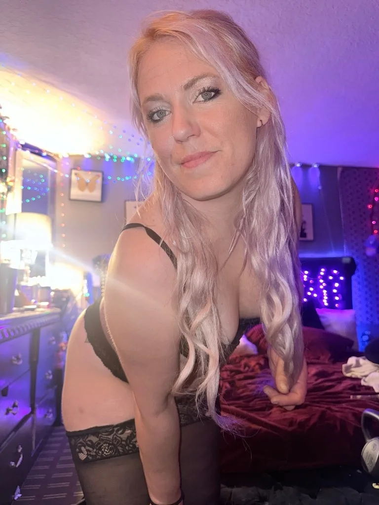 Cum and play daddy (; I've been so bad & I need you to teach this naughty girl a lesson (; - Photo 3 | Escort in Palm harbor