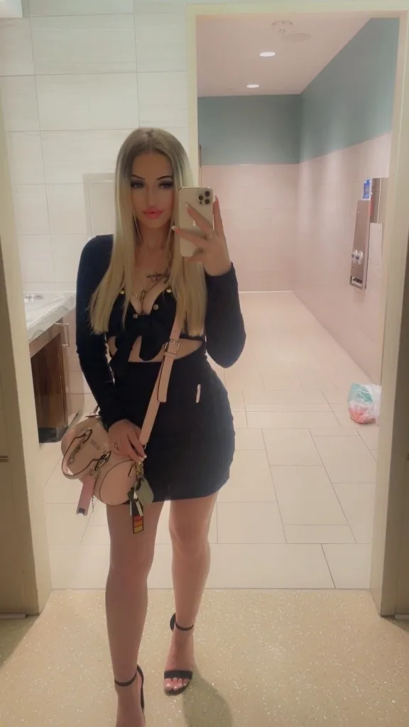 PETITE BLONDE TUESDAY NIGHT SPECIALS 🥳🩷 - Photo 5 | Escort in Peoria