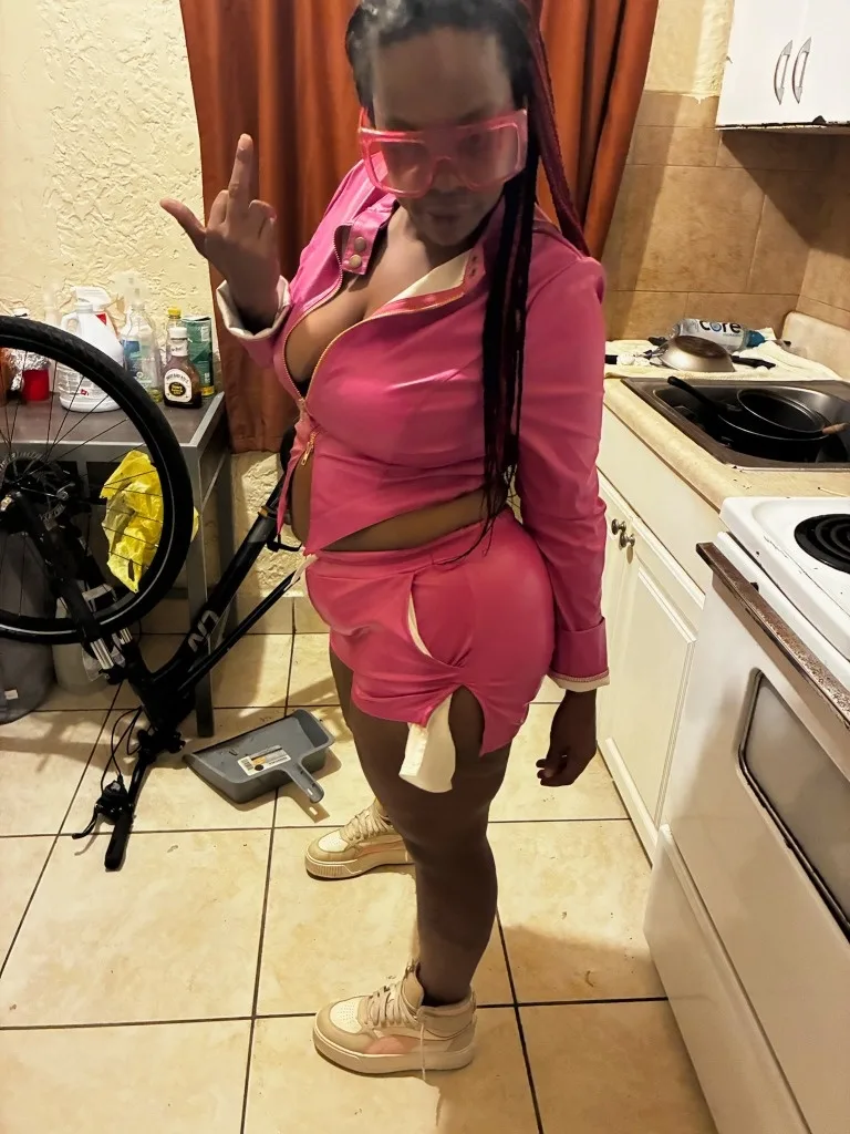 Mistress Que dominatrix goddess
