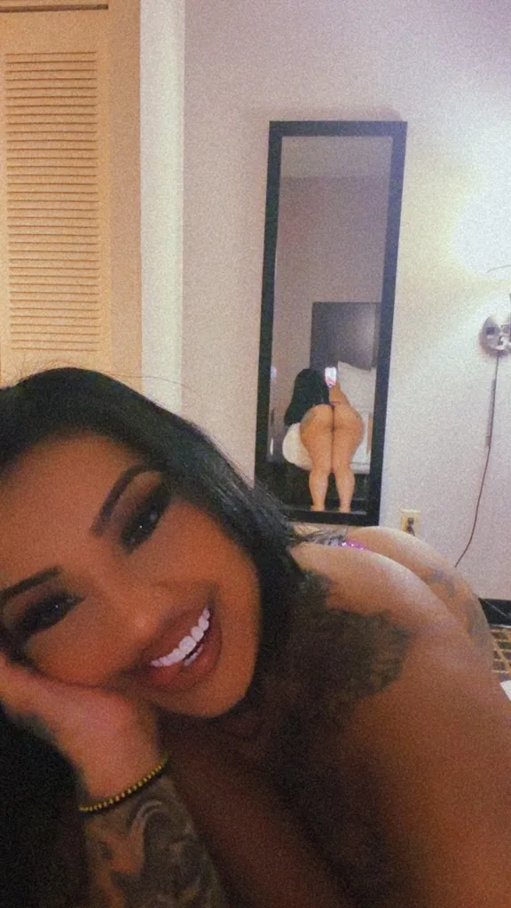 fun sized 🎀 pretty &amp; thick 😍 come see me bae 😘 im available now