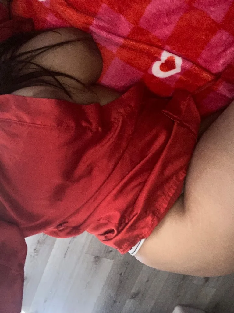 little redd the pretty titty tight squirter , come play😘