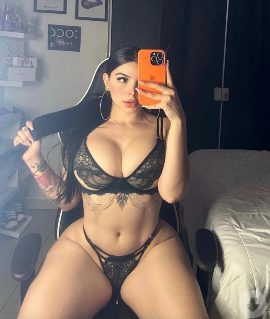 Looking 4 U - Photo 2 | Escort in Kalamazoo