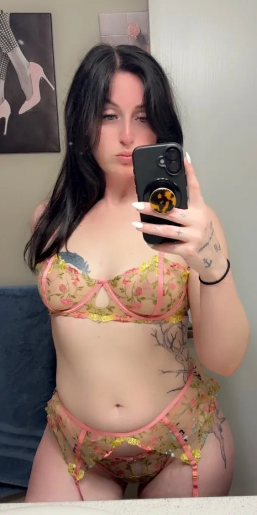 100% Top Ranked **offers duos** - Photo 8 | Escort in Grand Rapids