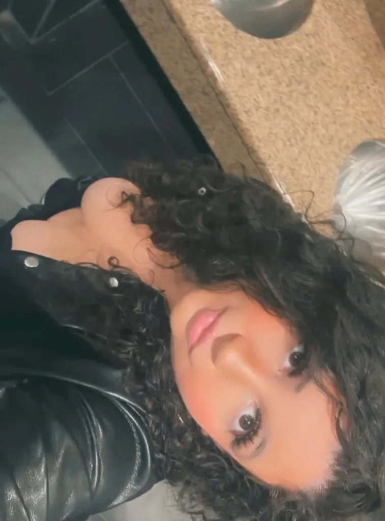 Roxi Luxx Your Favorite Curly Haired Cutie 🥵🩵 - Photo 9 | Escort in Holland