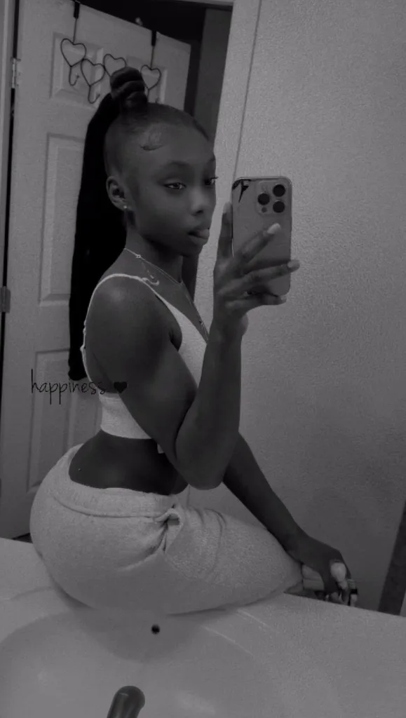 Sexy&Petite 100% Real and amazing at what i do Come see me Facetime Shows/ Content / Outcalls / Cardates 🩵 NO LOW BALLERS AT ALLLL!!! DEPOSIT REQUIRED!!! i got discounts today ‼‼‼ - Photo 3 | Escort in Kalamazoo
