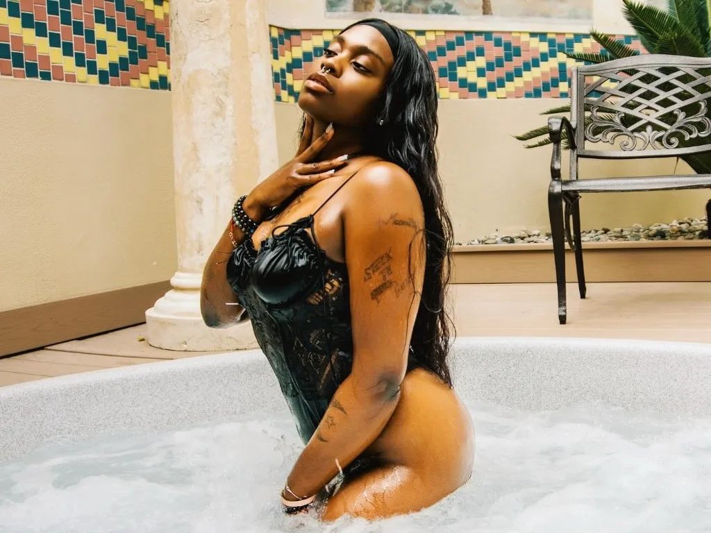 sensational masseuse - Photo 4 | Escort in Detroit