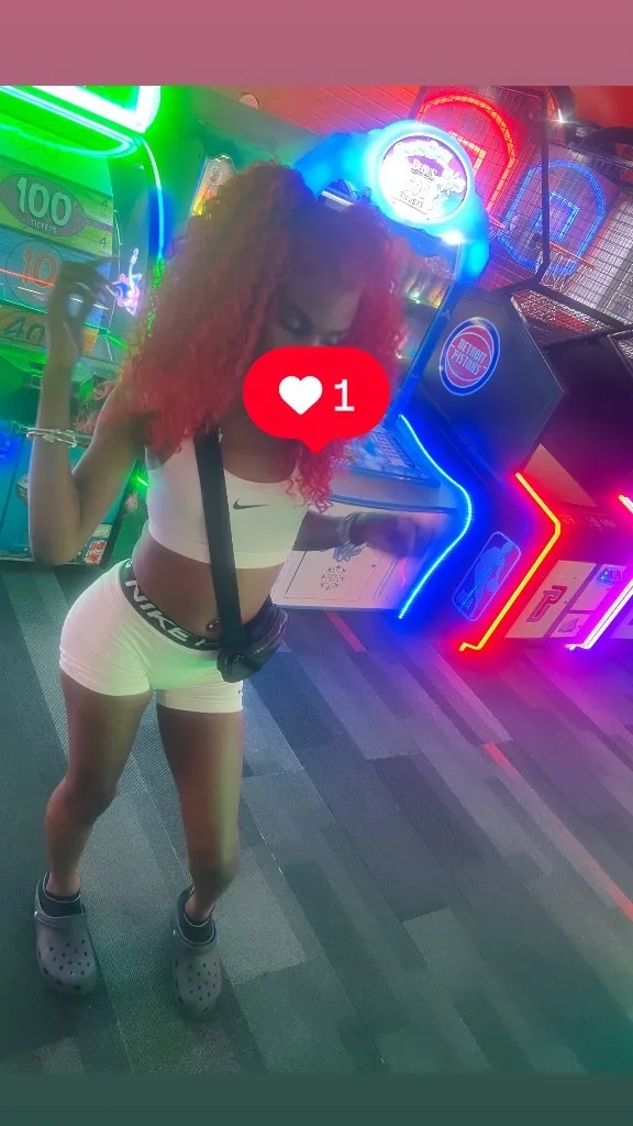 Hii Fellass its LilBaby yall favoritee headhunter also IAM TRANS , so if yourE looking for a passable ts to eat daddy dick up i'm available for outcalls only , East/west outcalls all night so imu im a - Photo 8 | Escort in Eastside
