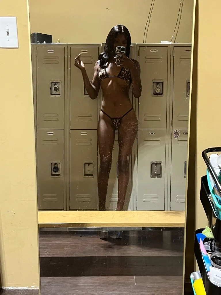 Brownskin petite 100 OUTCALLS - Photo 2 | Escort in Detroit