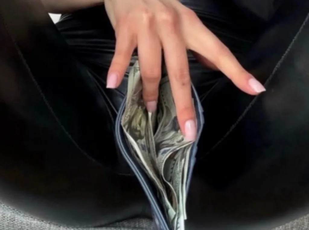 I Can Either Suck Or Fuck The Nut Out Of You... Your Choice 👅💦