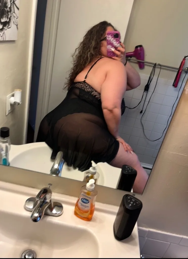 thick milf waiting for you!!
