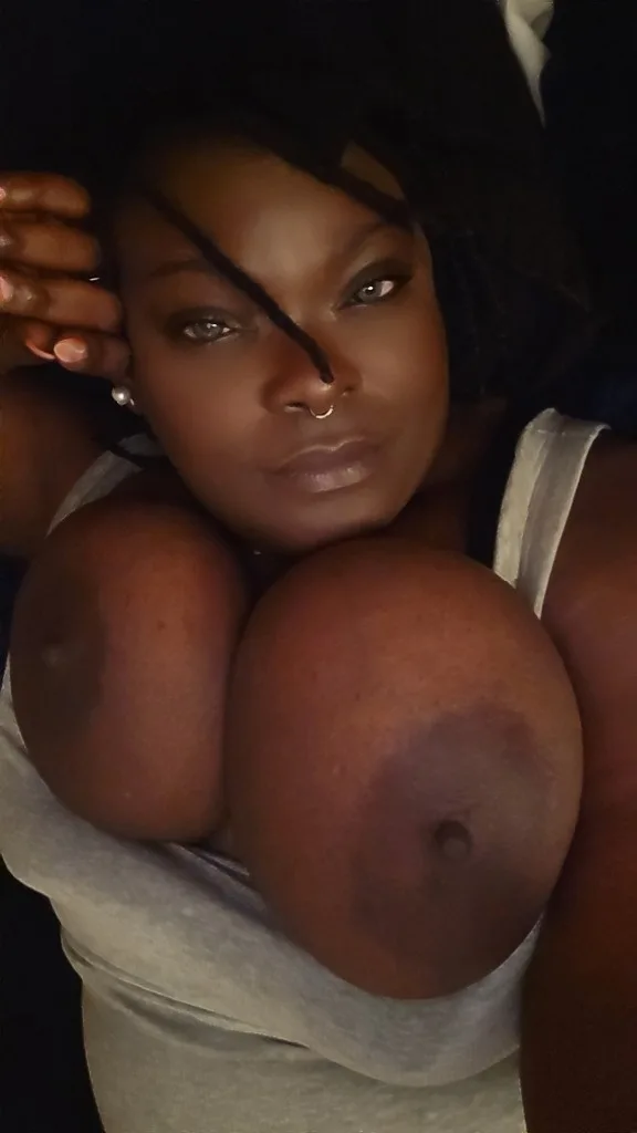 WHAT Y'ALL ON TODAY! I'M TRYING TO GIVE OUT THIS AMAZING MOUTH ROMANCE!! YOUR FAVORITE MATURE COCO BBW GODDESS IS AVAILABLE FOR INCALLS IN BELLEVILLE!!🫦 - Photo 5 | Escort in Belleville