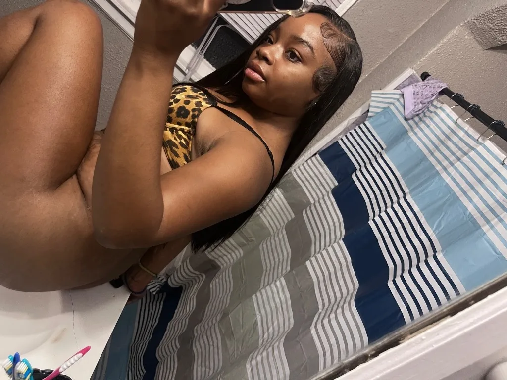 LUCKY CHARMS - Photo 3 | Escort in DETROIT MICHIGAN