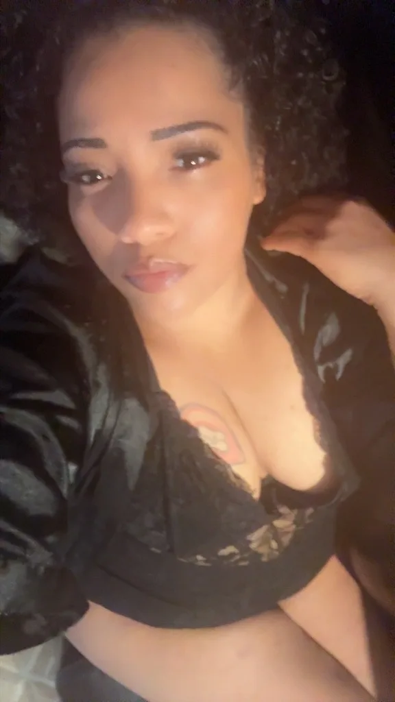 THICK TALL REDBONE BBW INCALL Available!! LET'S HOOK UP Serious inquiries only (TEXT ME) - Photo 5 | Escort in East