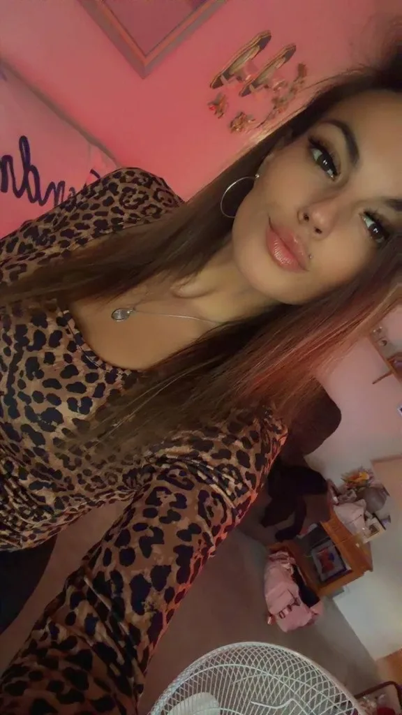 Willing To Touch - Photo 3 | Escort in Mt. Clemens
