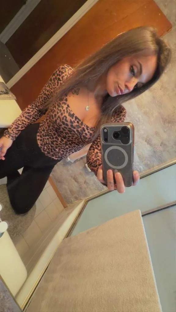 Willing To Touch - Photo 4 | Escort in Mt. Clemens