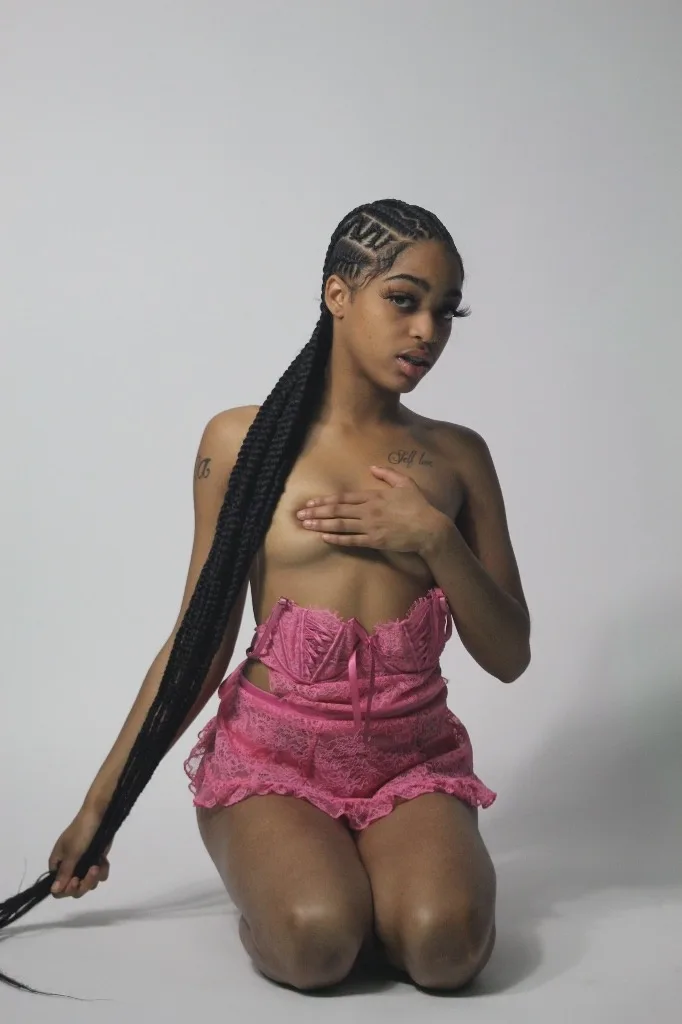 Petite Little Lady - Photo 3 | Escort in Southfield