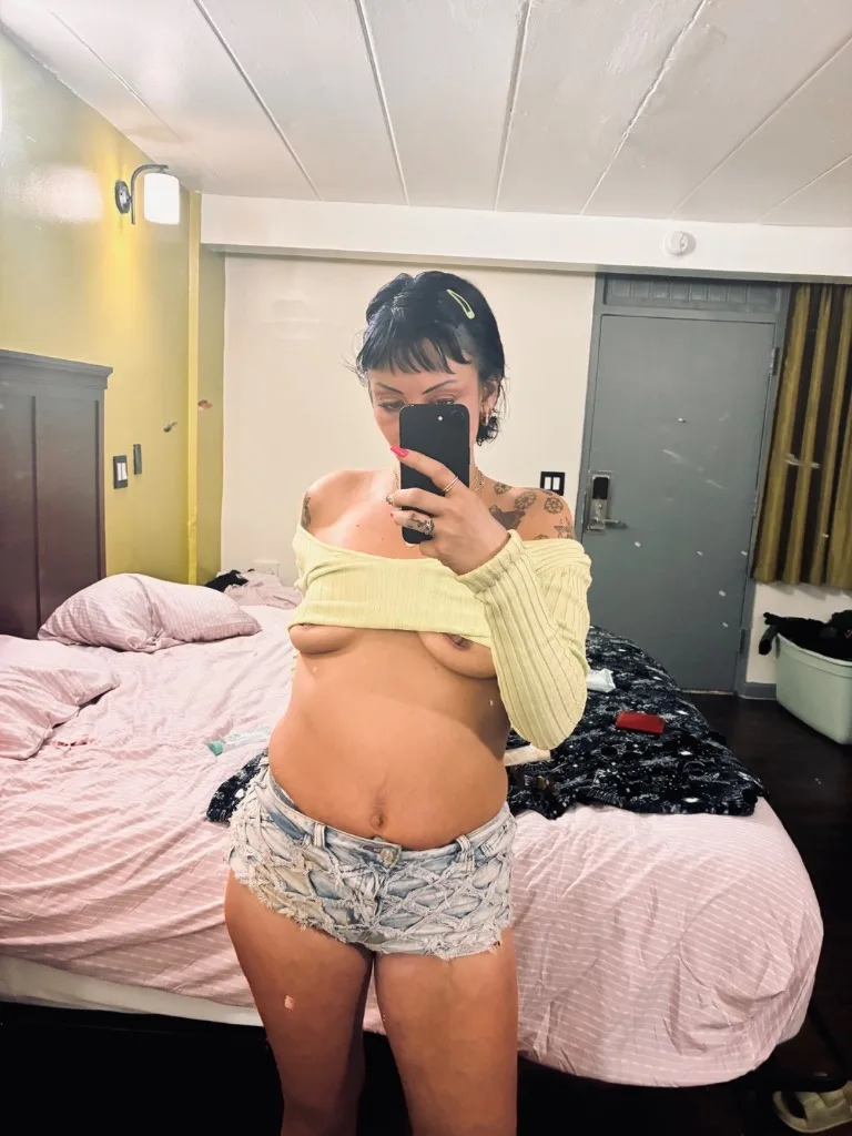 Sweet and Sexy West clean and comfortable room - Photo 8 | Escort in Detroit