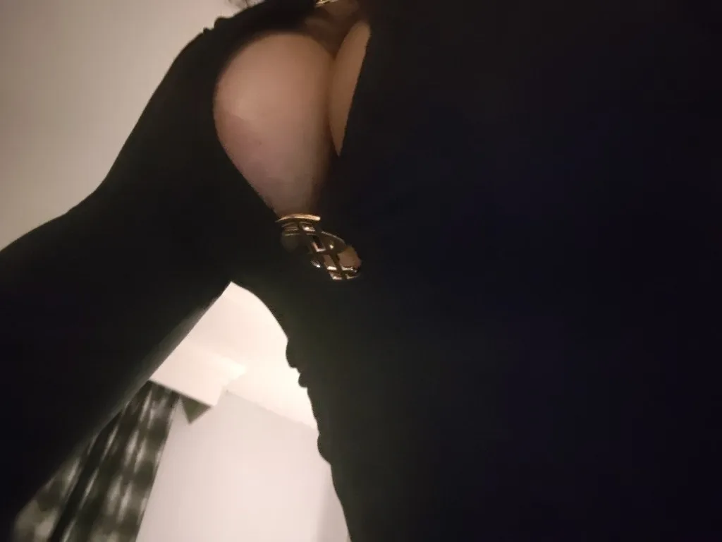 OUTCALLS NOW ONLYlightskin shortie [NO IM NOT WHITE/LATINA!!]THROAT GODDESS - Photo 6 | Escort in Detroit East West